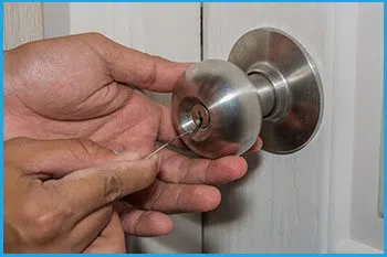 Lock Locksmith Services Fort Myers, FL 239-451-3027 - 14-unlock-door